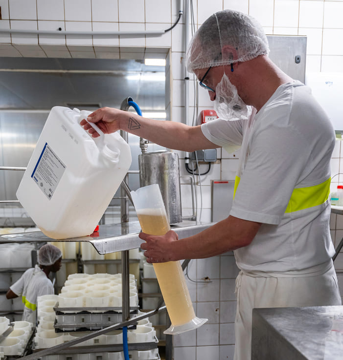 Mise en situation du travail de Thibault Lacassagne, fromager